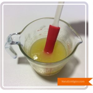 Mezclando el Gel Ducha Casero