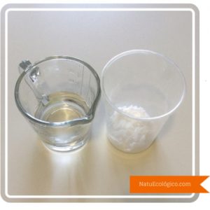 Agua Destilada y Potasa