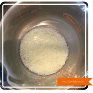 Disolviendo Jabón Casero rallado en agua