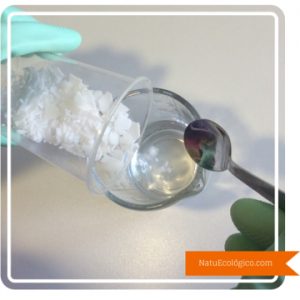 Echando Potasa sobre Agua