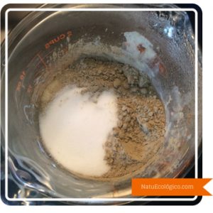 Añadiendo Arcilla Verde y Bicarbonato